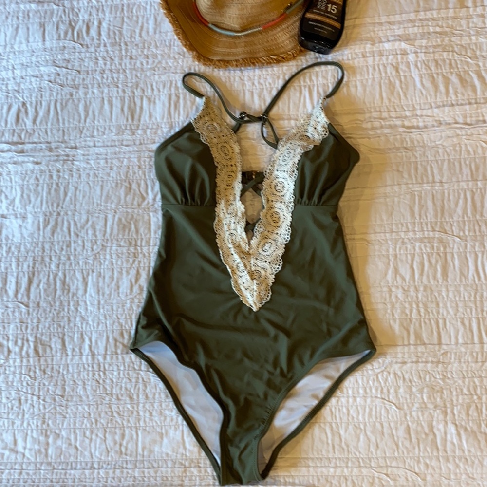NWOT Cupshe swimsuit SIZE Small